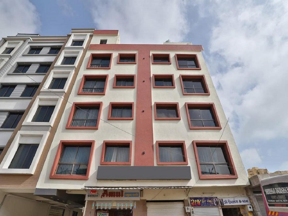 Hotel Kuber Dwārka Esterno foto